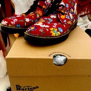Dr. Martens “Air Waves” floral short boots